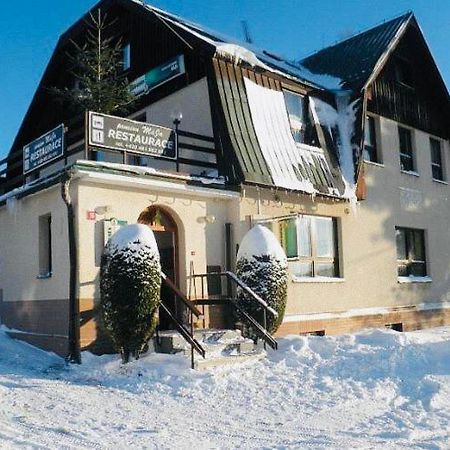 Restaurace A Penzion Maja Benecko Exteriör bild