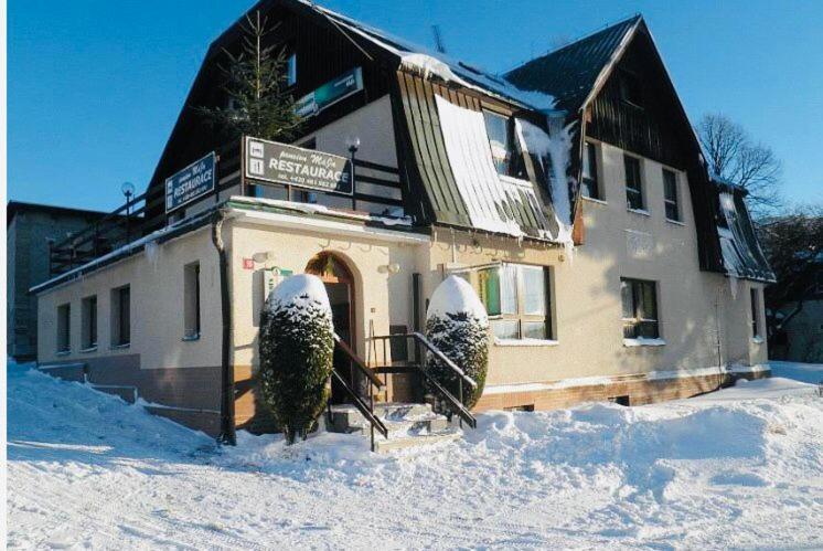 Restaurace A Penzion Maja Benecko Exteriör bild
