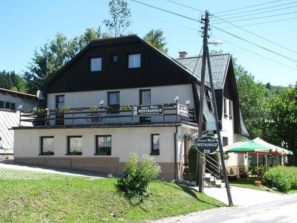 Restaurace A Penzion Maja Benecko Exteriör bild