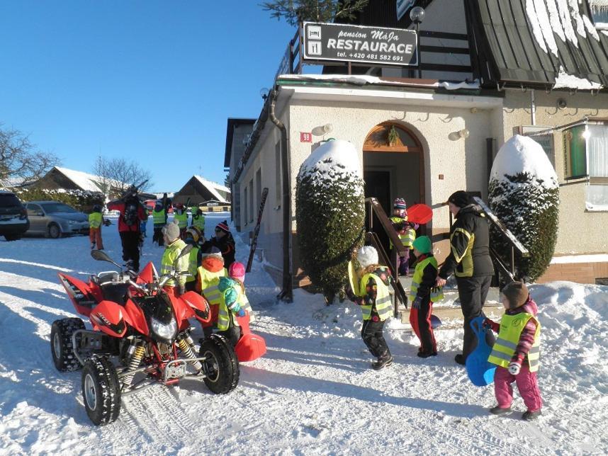 Restaurace A Penzion Maja Benecko Exteriör bild