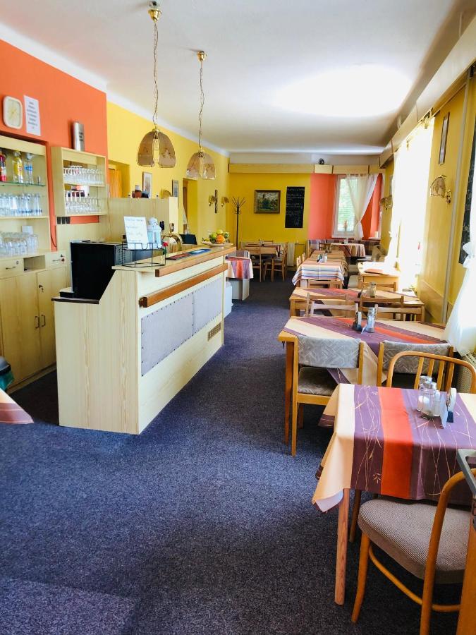 Restaurace A Penzion Maja Benecko Exteriör bild