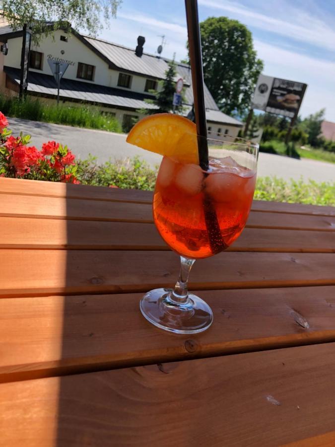 Restaurace A Penzion Maja Benecko Exteriör bild