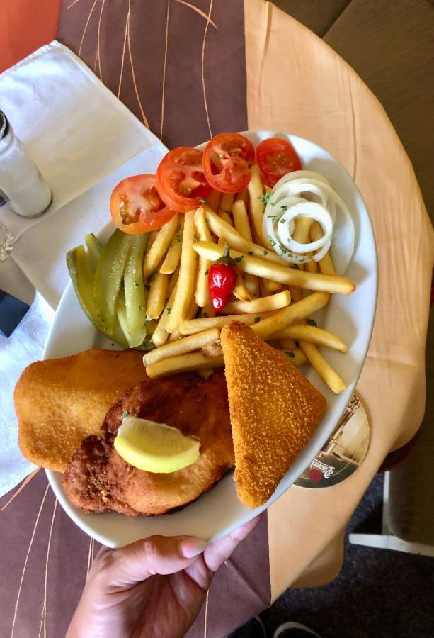 Restaurace A Penzion Maja Benecko Exteriör bild