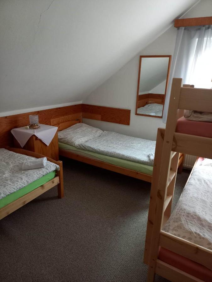 Restaurace A Penzion Maja Benecko Exteriör bild