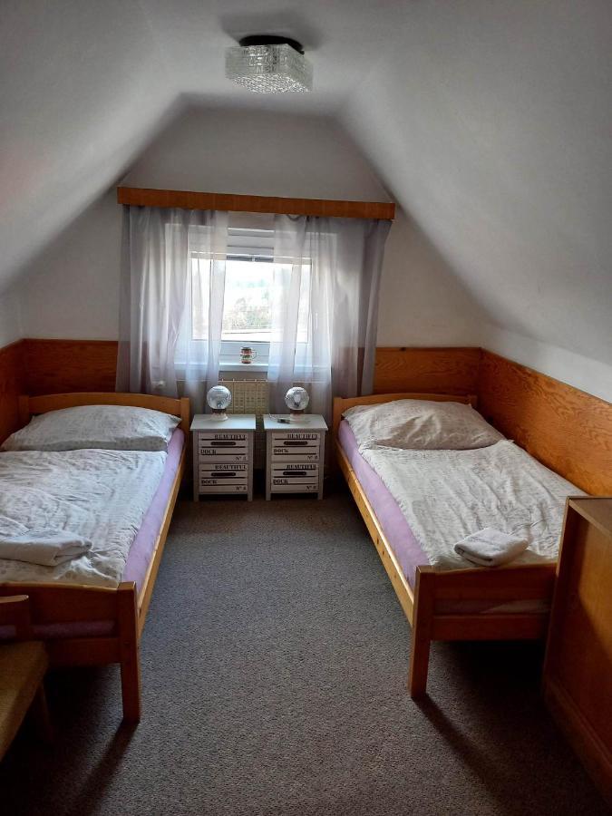 Restaurace A Penzion Maja Benecko Exteriör bild