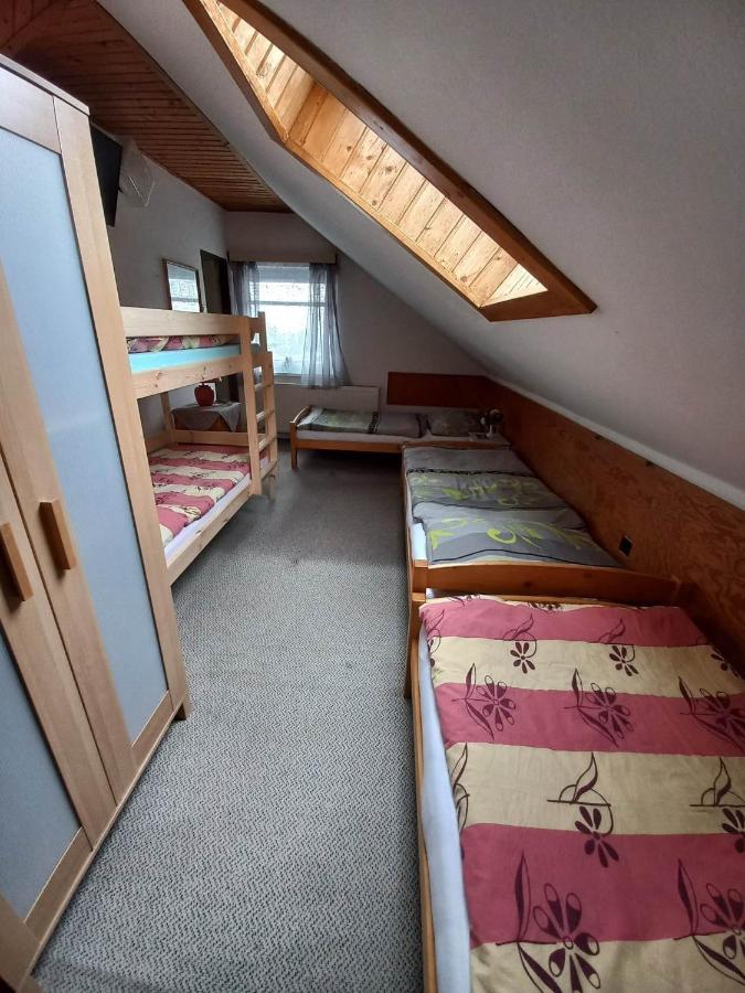 Restaurace A Penzion Maja Benecko Exteriör bild